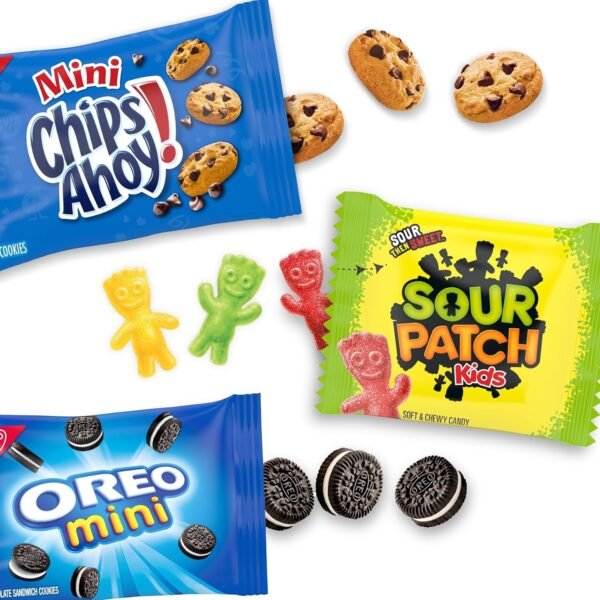 Nabisco Cookies & Candy Variety Pack, SOUR PATCH KIDS Candy, OREO Mini Cookies, and Mini CHIPS AHOY! Cookies, 30 Snack Packs - Image 3